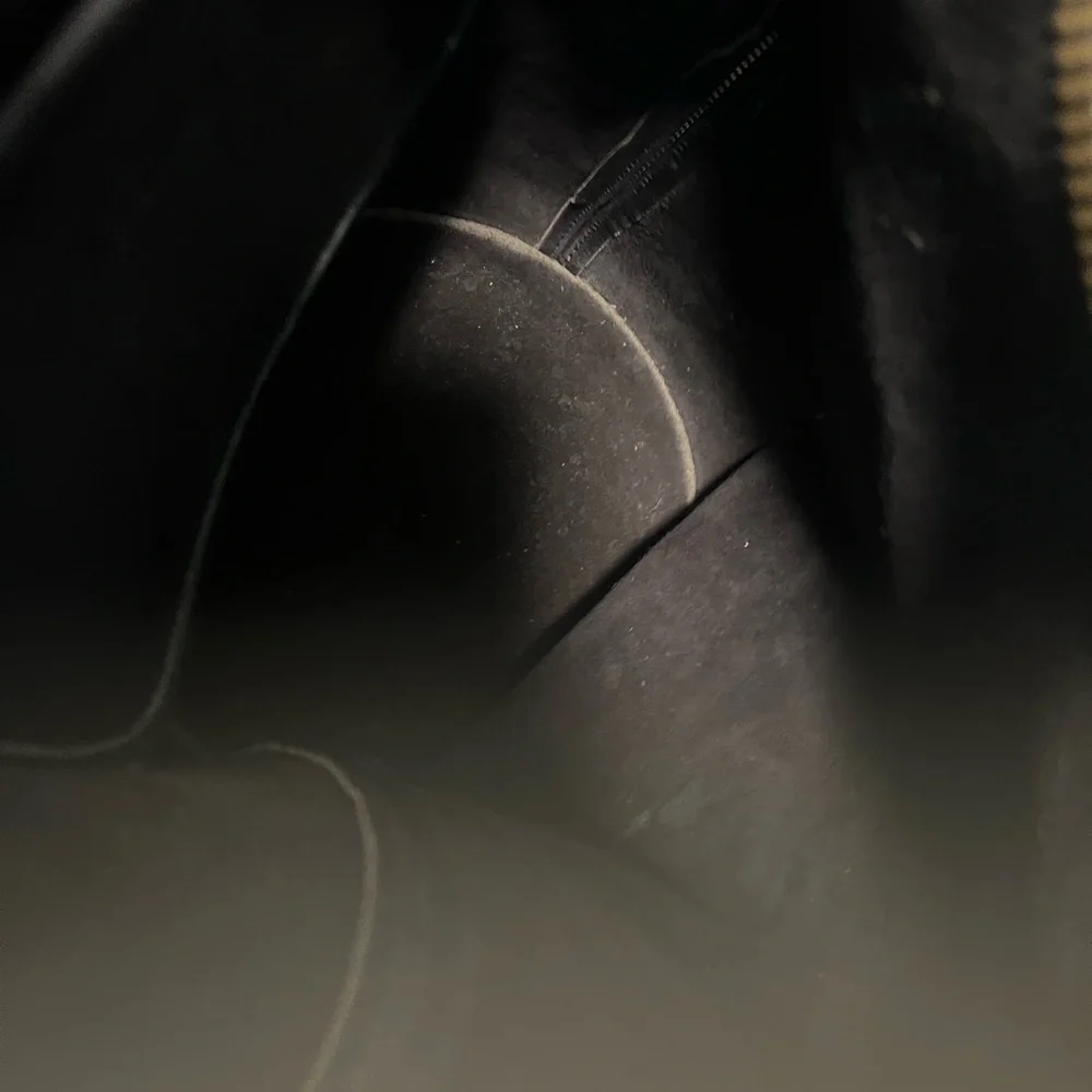 Vintage Large Coach Black Leather Bag with Brass Details.. - Picture 7 of 8